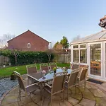 Redgrave Detached Home With Free Parking 4 Minutes From City Walls