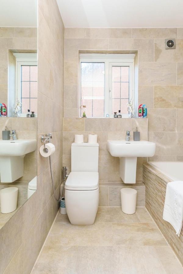 Redgrave Detached With Free Parking 4 Minutes From Walls *